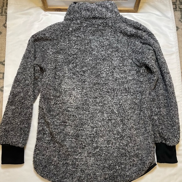 NWT Pretty Garden size small black/grey fleece sweater - Picture 4 of 7